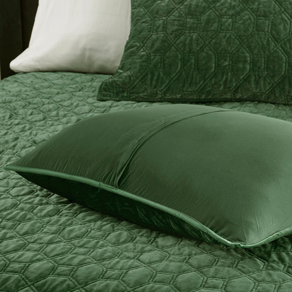 Madison Park Harper 3 Piece Velvet Quilt Set, Green