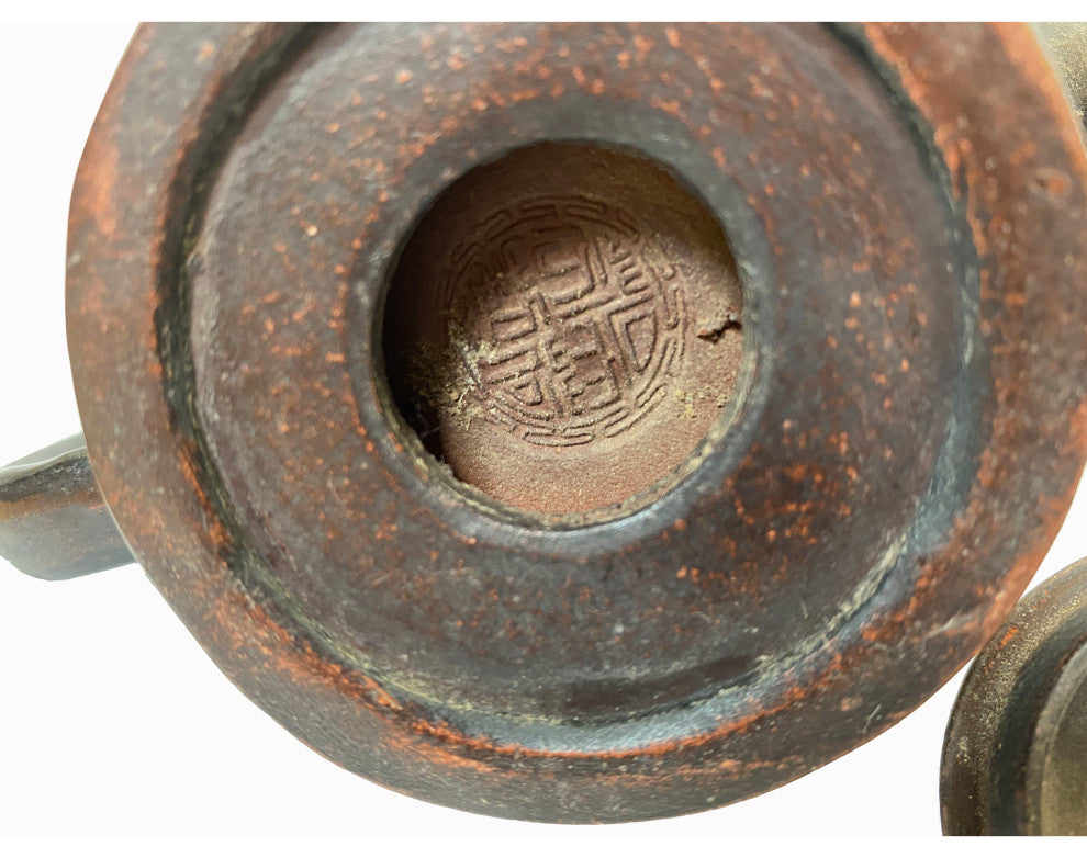 Chinese Handmade Yixing Zisha Clay Teapot With Artistic Accent Hws2337