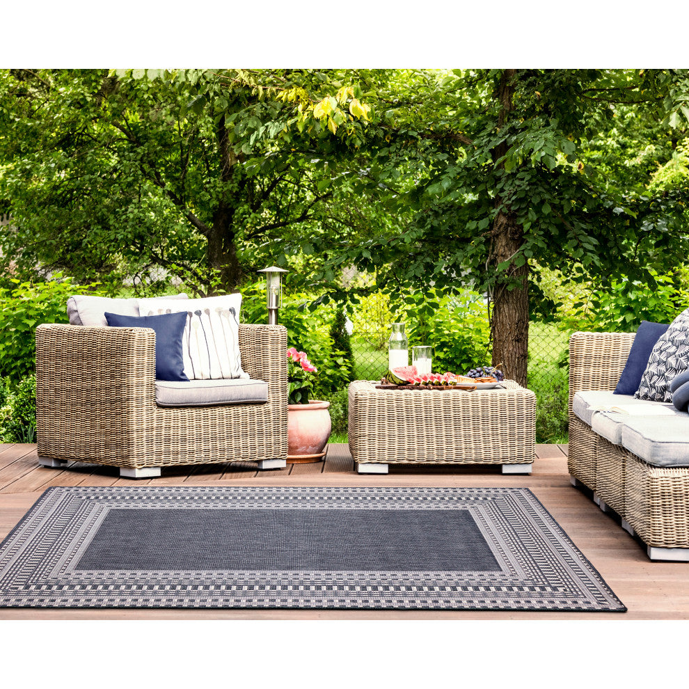 Malibu Etched Border Indoor/Outdoor Rug, Navy, 6'6"x9'3"