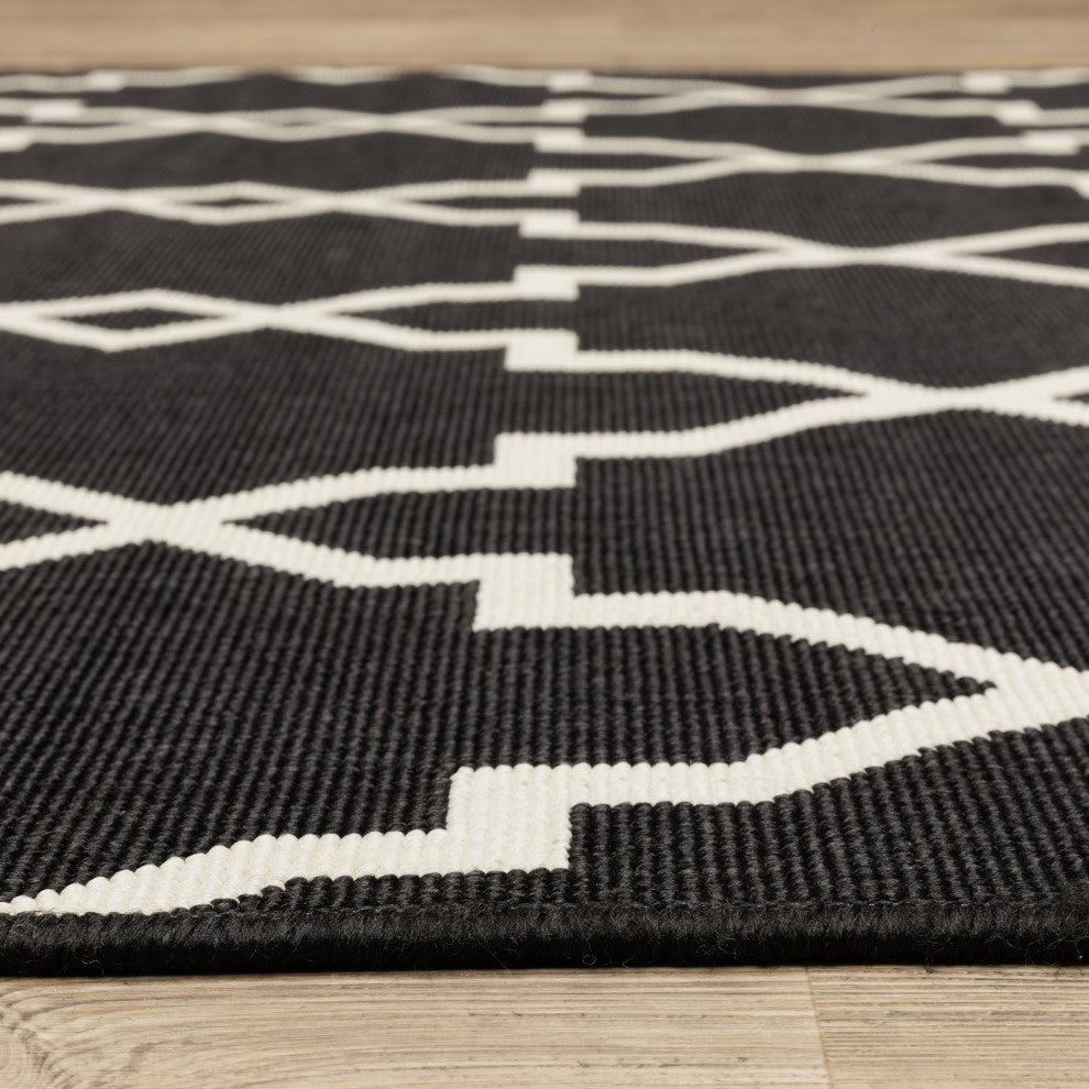 Martinique Lattice Black/ Ivory Indoor/Outdoor Area Rug, 8'6"x13'