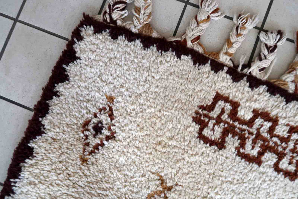Handmade Vintage Moroccan Berber Rug 2.4'x4.4', 74cmx136cm 1970s