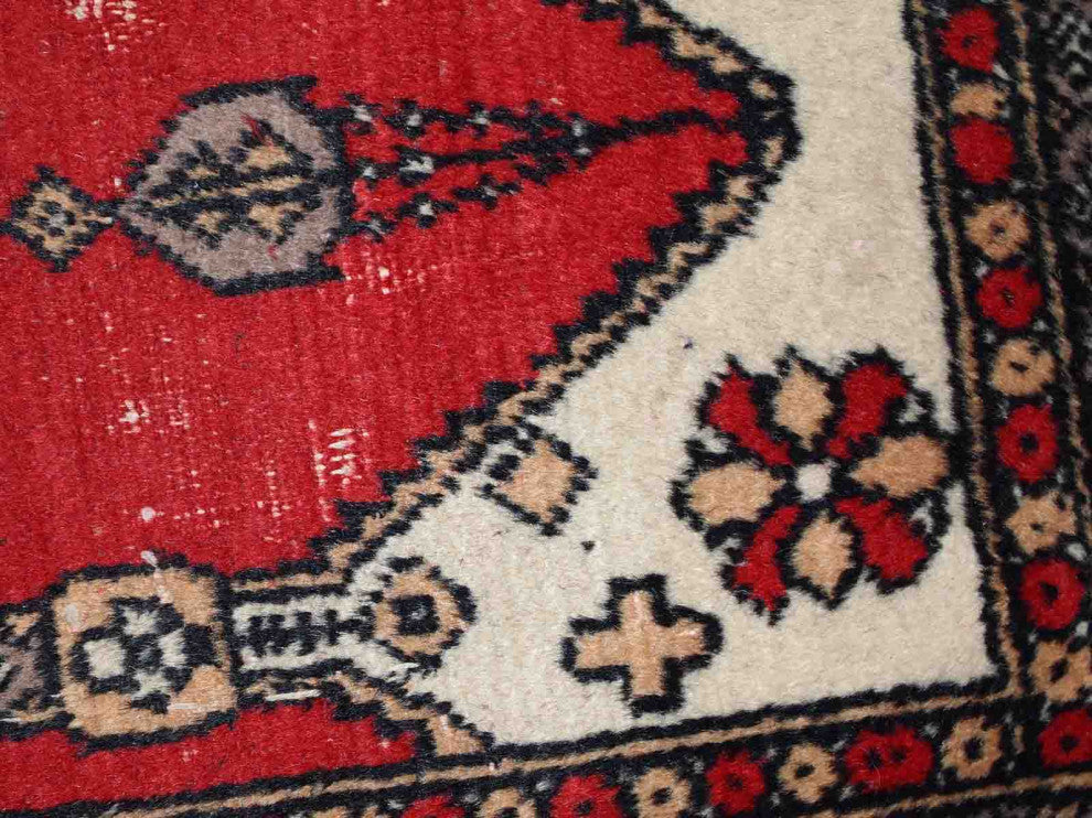 Handmade vintage Pakistani Lahore prayer rug 1.5' x 2' (46cm x 64cm) 1950s