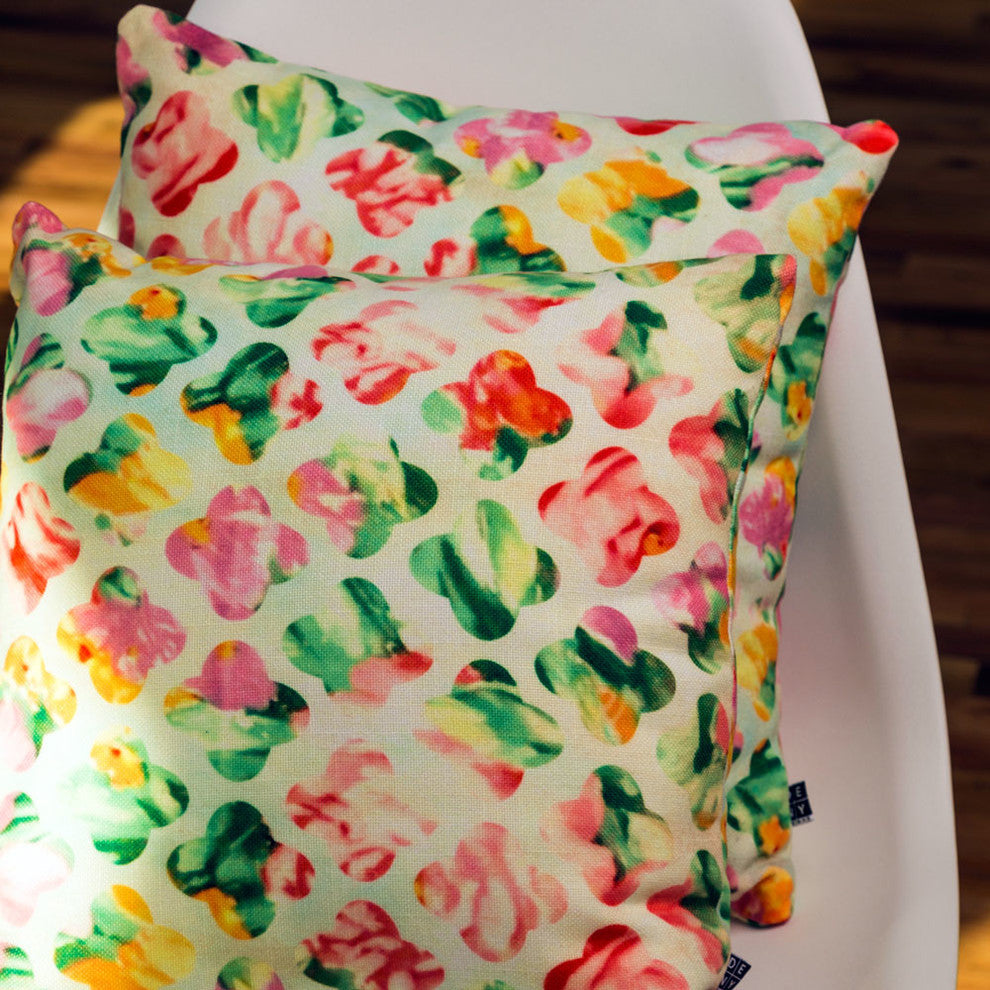 Arcturus Clover Round Outdoor Throw Pillow, 16x16x4