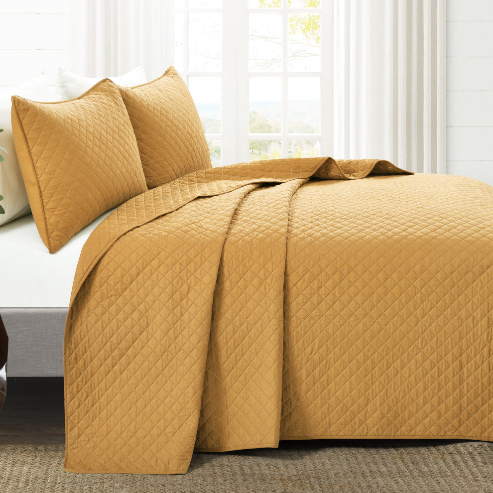 Ava Diamond Oversized Cotton 3-Piece Quilt Set, Mustard, Full and Queen