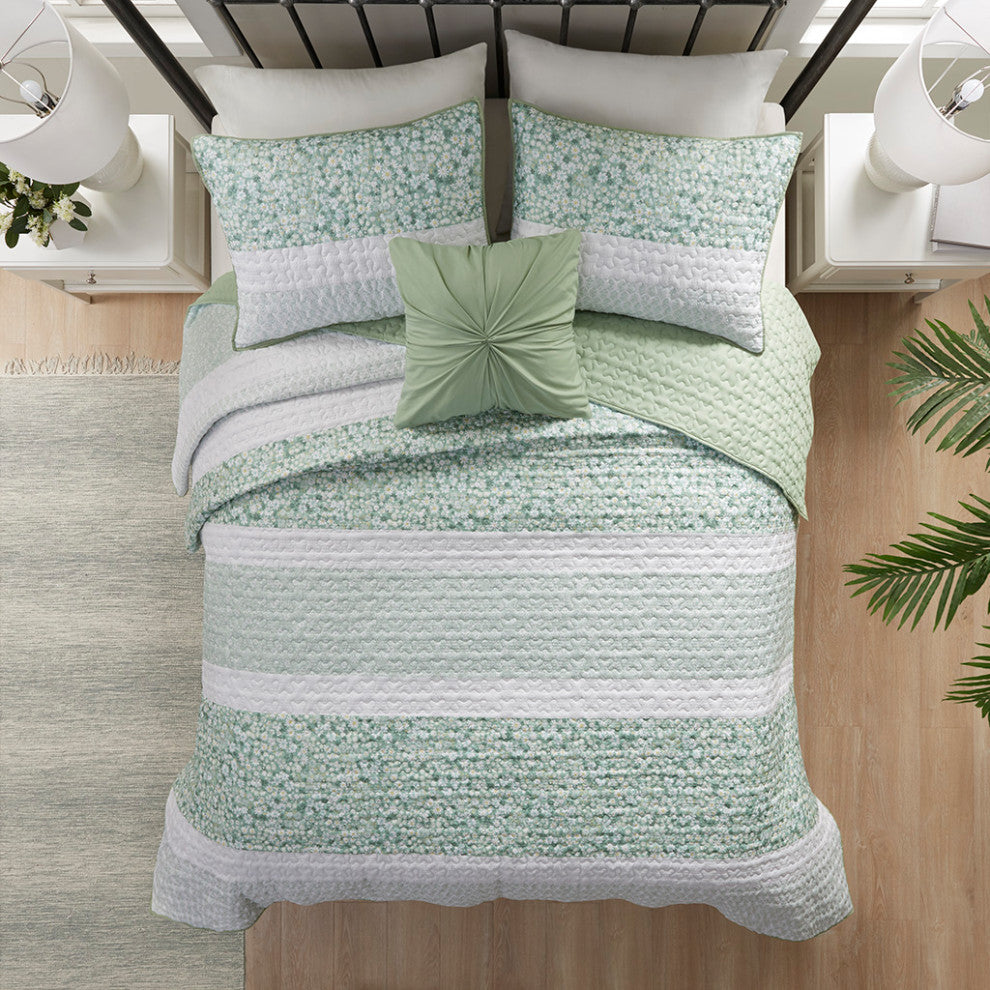 Madison Park Caralie 4 Piece Seersucker Quilt Set With Throw Pillow