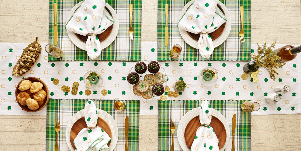 Clover Horseshoe Printed Table Runner 14x72