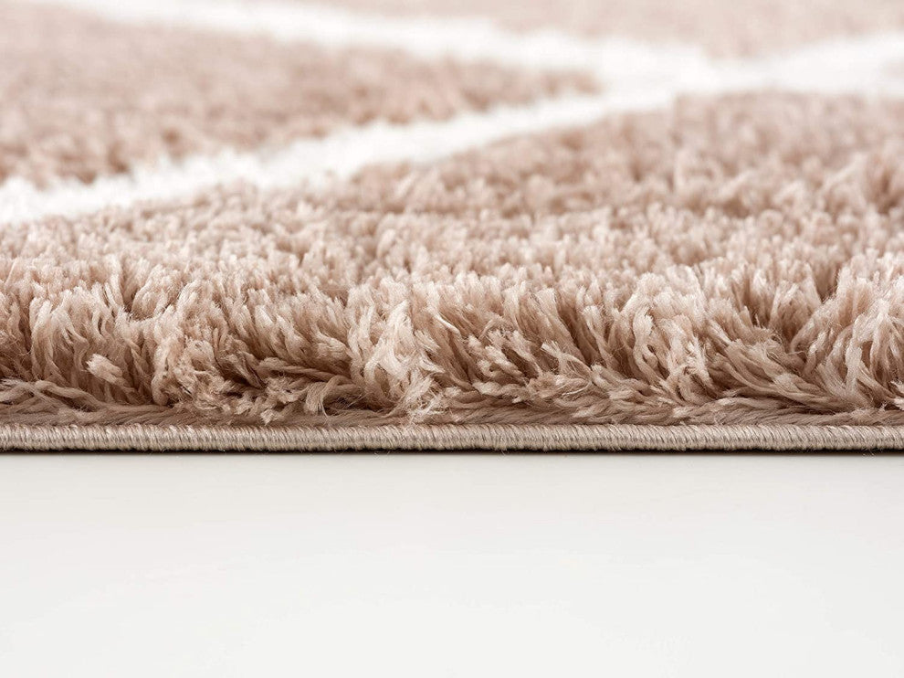 7"x9" Beige and White Modern Lattice Area Rug
