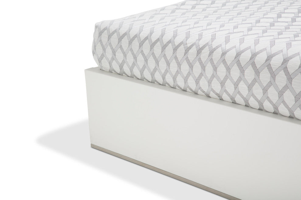 State St. Queen Tufted Panel Bed - Off White