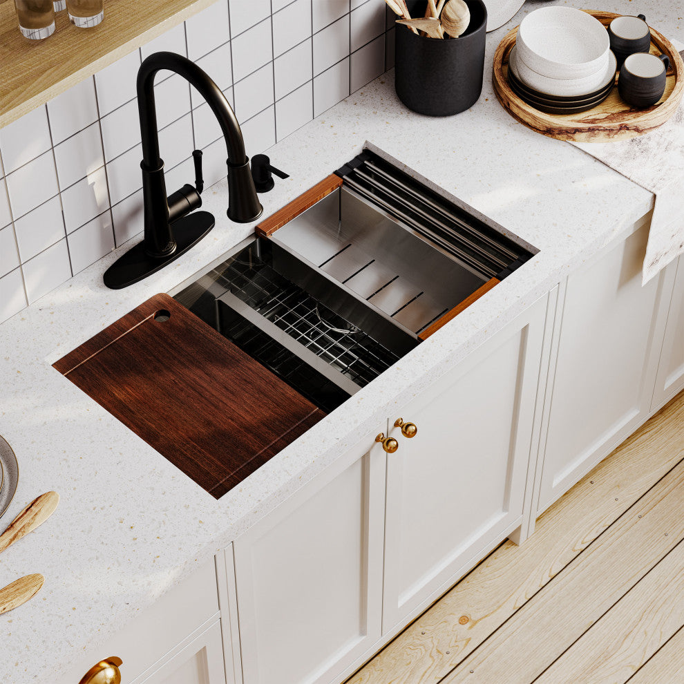 Undermount Stainless Steel 33-inch Double Bowl Kitchen Sink in Brushed