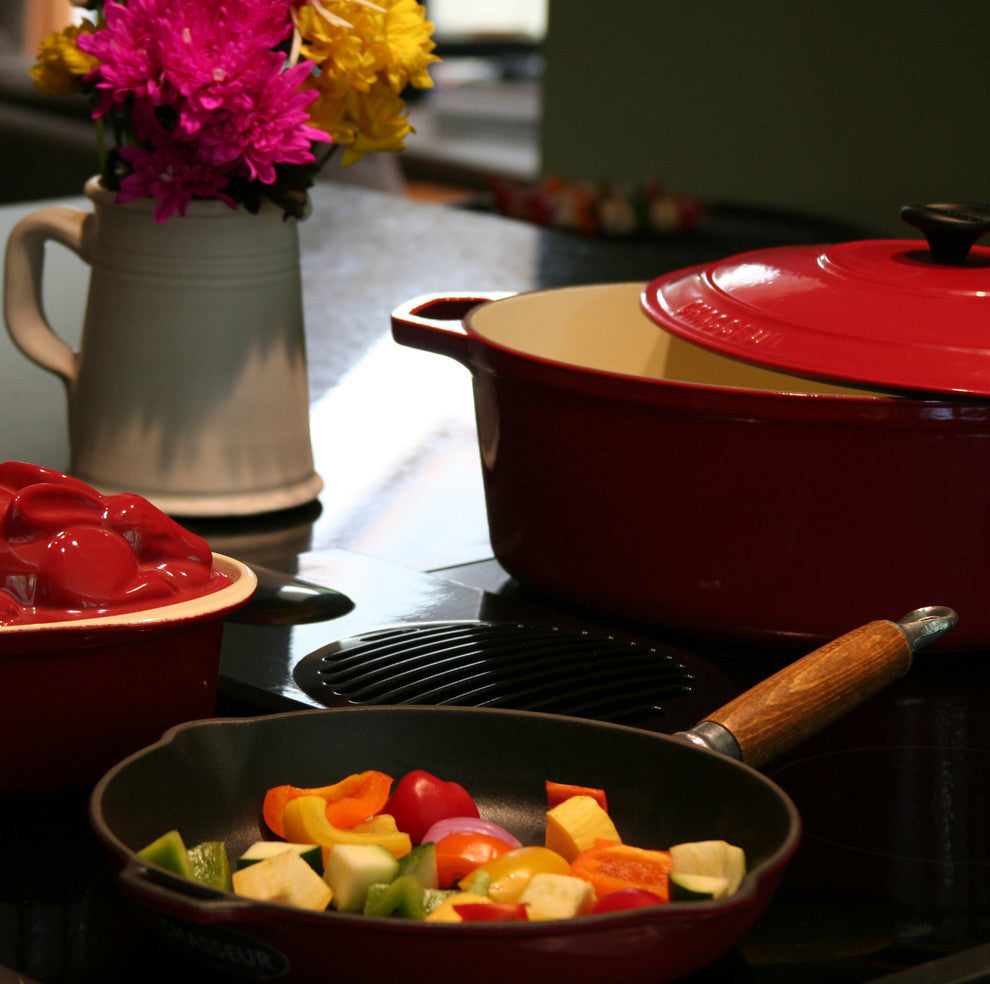 Chasseur 11" French Enameled Cast Iron Fry Pan With Wooden Handle, Red