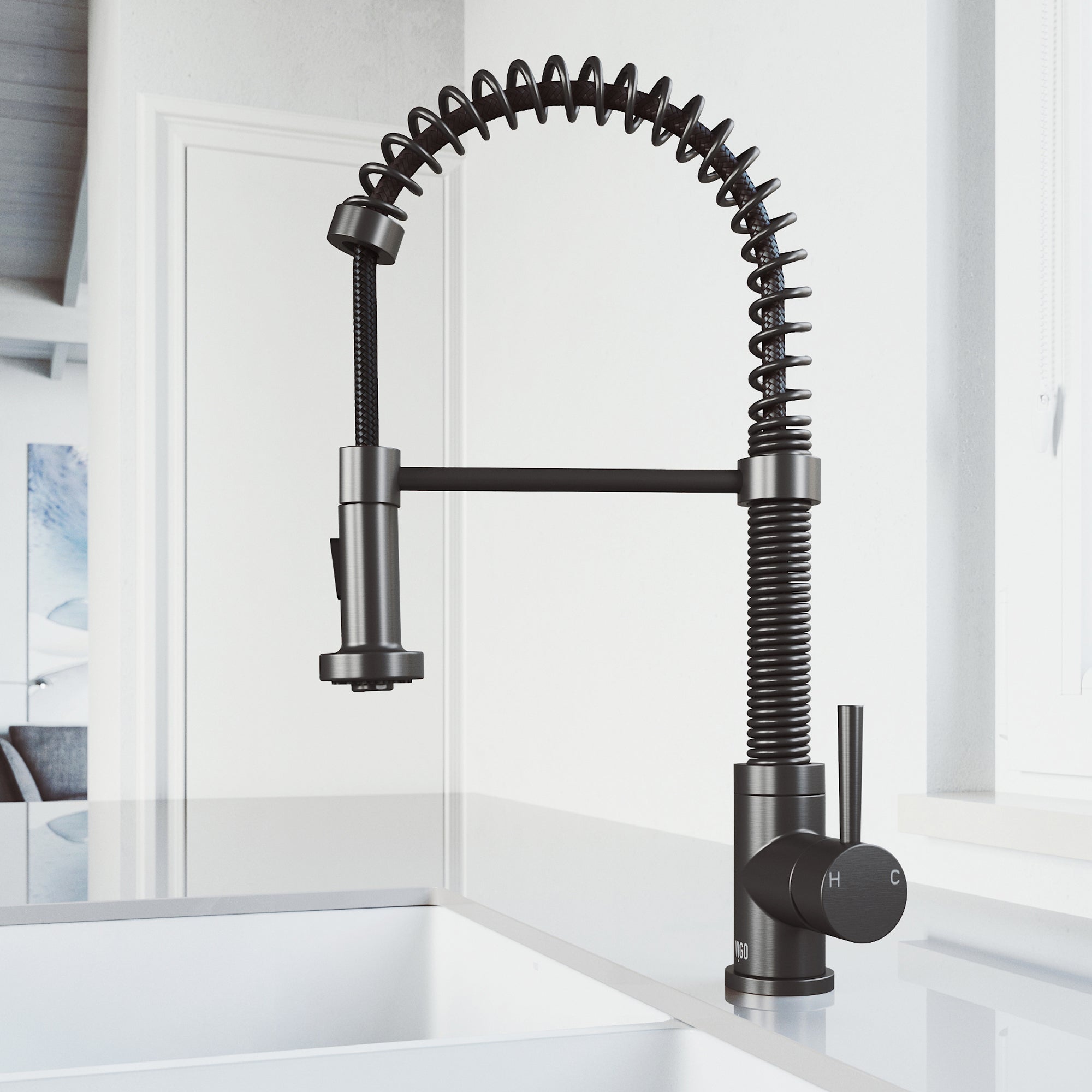 VIGO Edison 19" H Single Handle Pull-Down Sprayer Kitchen Faucet, Graphite Black, No Sensor, Without Extras