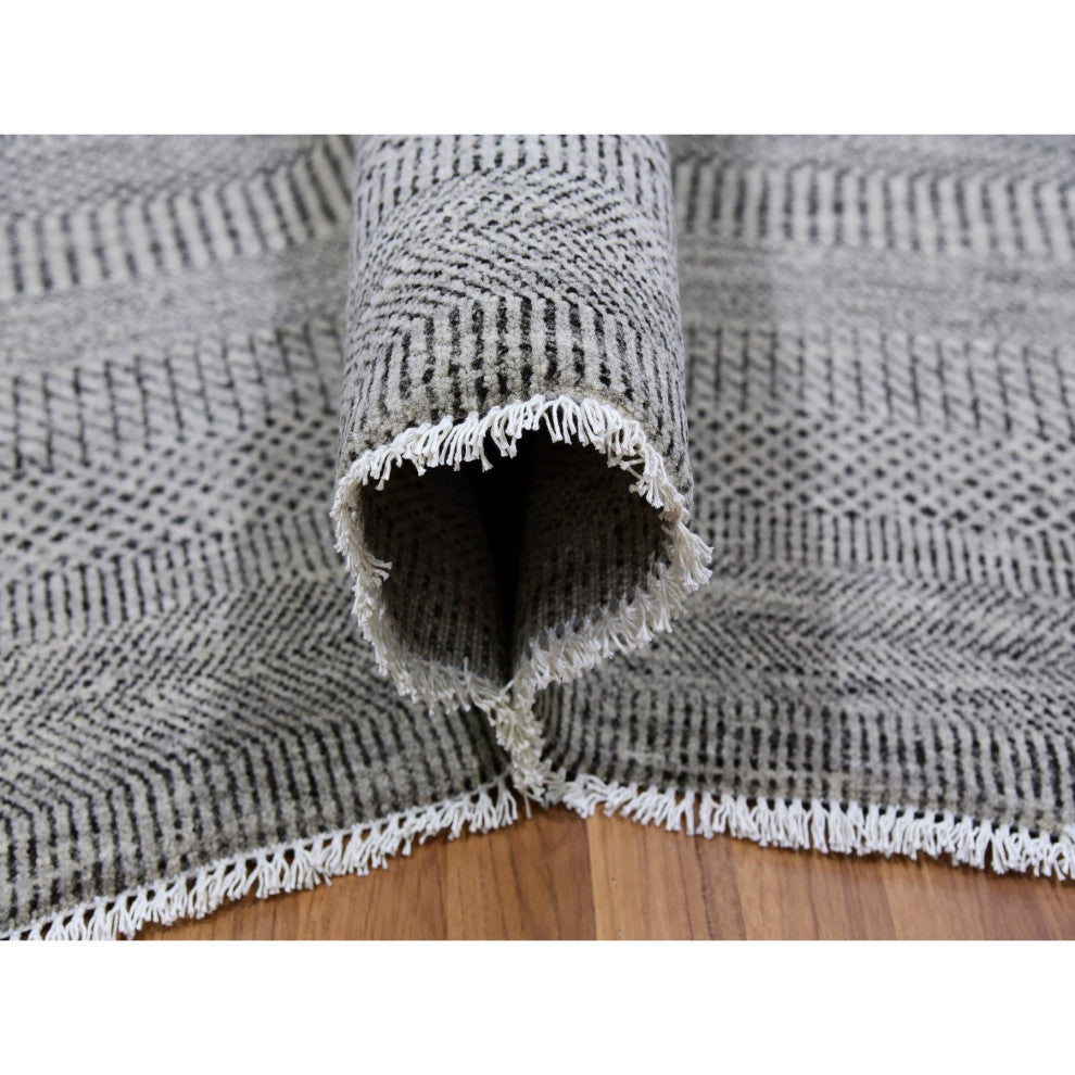 Silver Gray Grass Design Undyed 100% Wool Hand Knotted Square Rug, 7'11"x8'1"