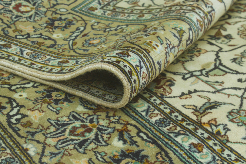 Fine Vintage Distressed Doreen Ivory/Lt. Green Rug, 7'2 x 10'1
