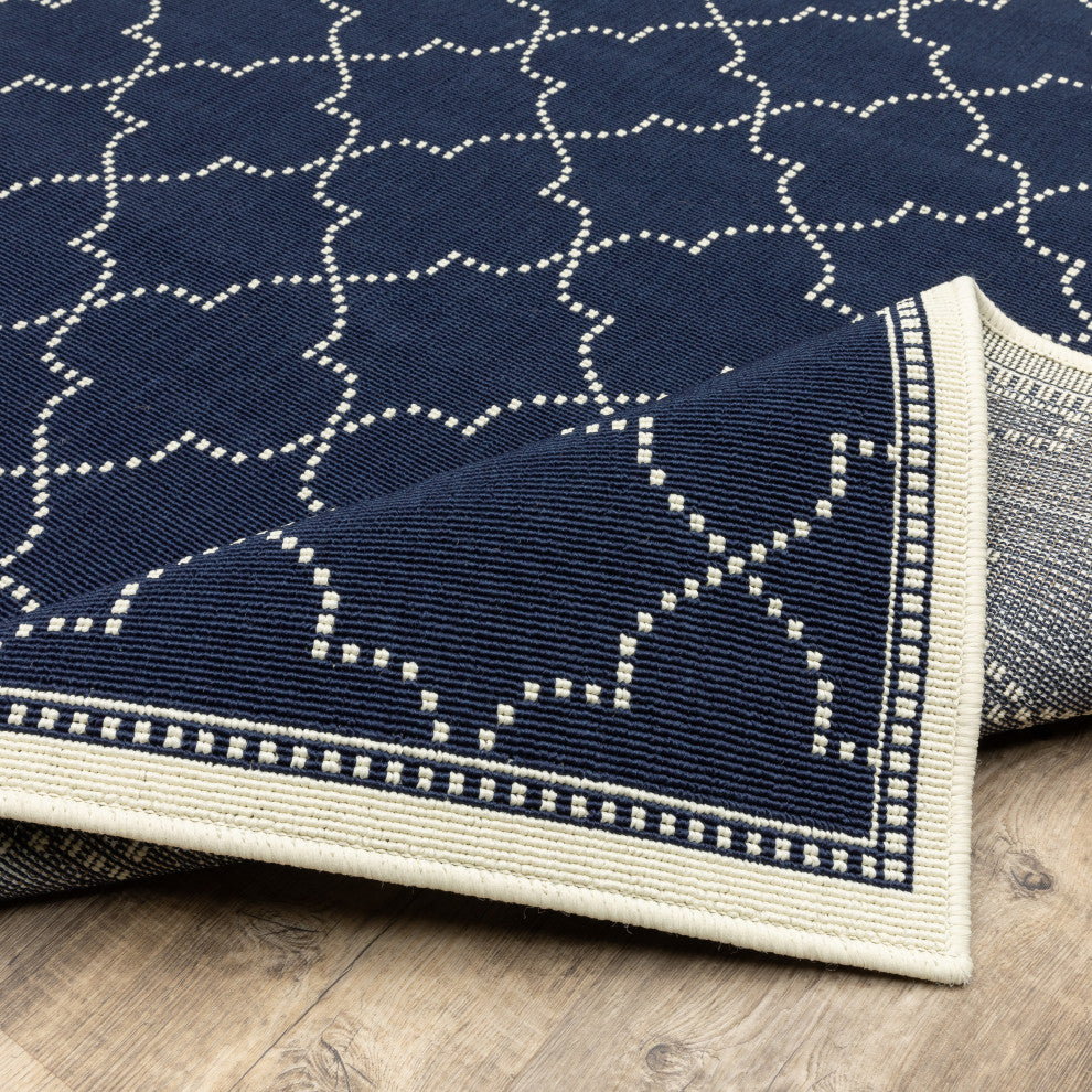 Martinique Simple Lattice Navy/ Ivory Indoor/Outdoor Area Rug, 7'10"x10'10"