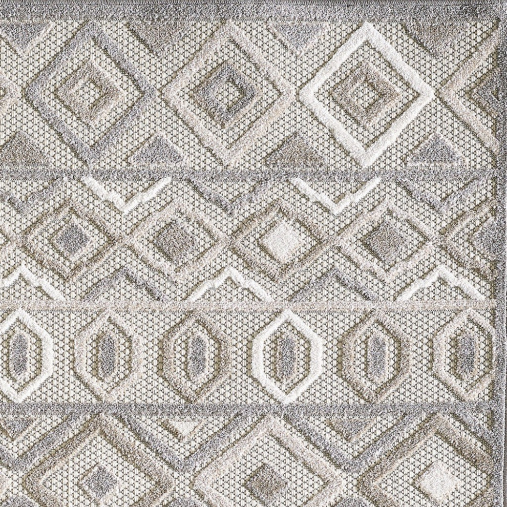 8"x10" Gray Ivory Aztec Pattern Indoor Outdoor Area Rug