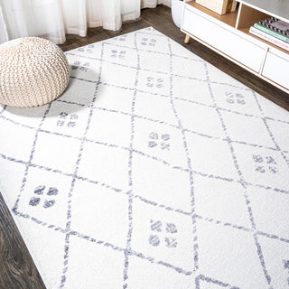 Izil Moroccan Geometric Diamond Ivory/Light Gray 5'x8' Area Rug