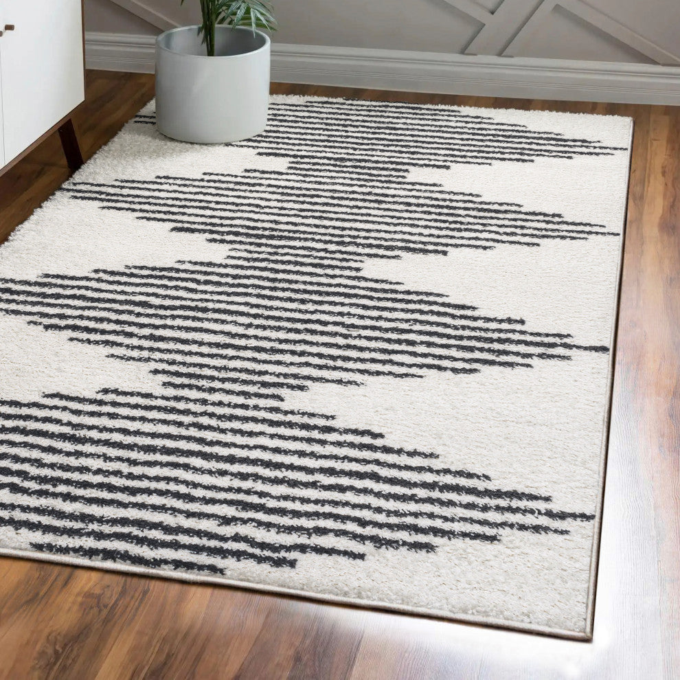 Elm Diamond Stripe Geometric Shag, White/Black, 5'x8'