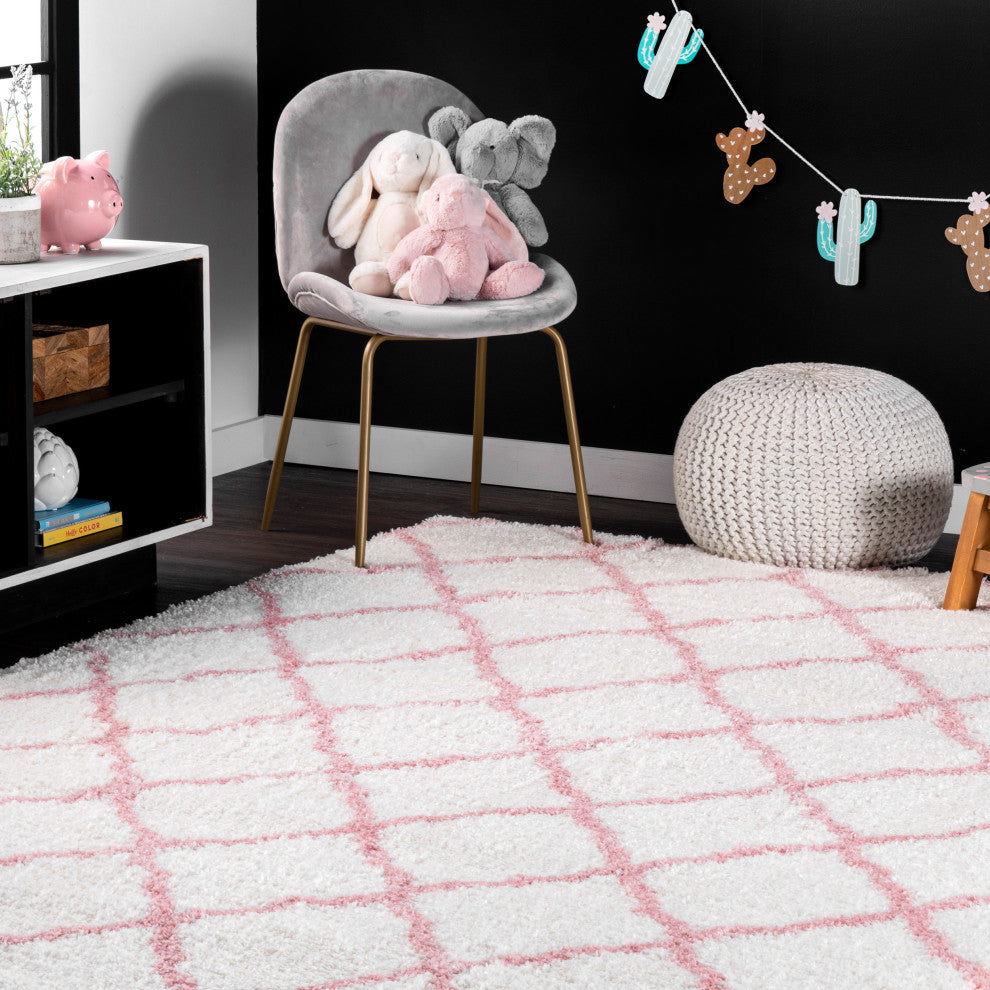 Nuloom Soft and Plush Cloudy Shag Trellis Rug, Baby Pink 4'x6'