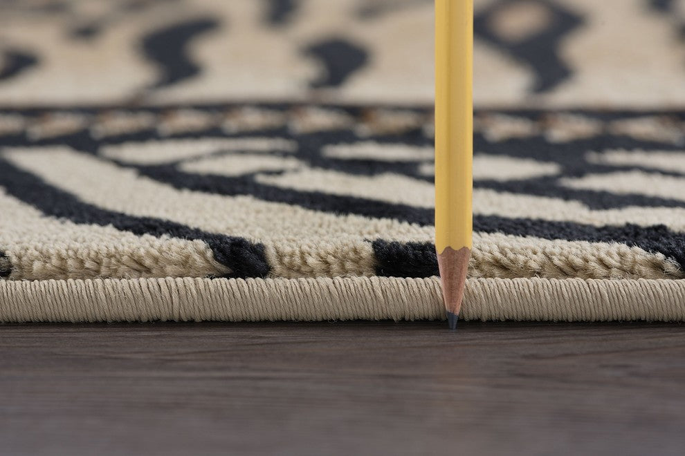 Savannah Contemporary Animal Beige Rectangle Area Rug, 5' x 7'