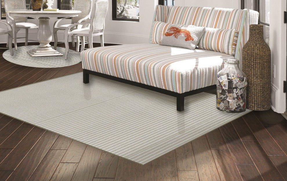Antigua Accent Rugs In/Out Door Carpet, Frost 7'x9'
