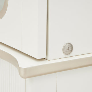 Close-up of base/knob detail