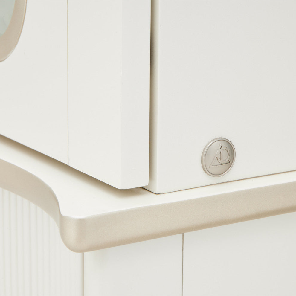 Close-up of base/knob detail