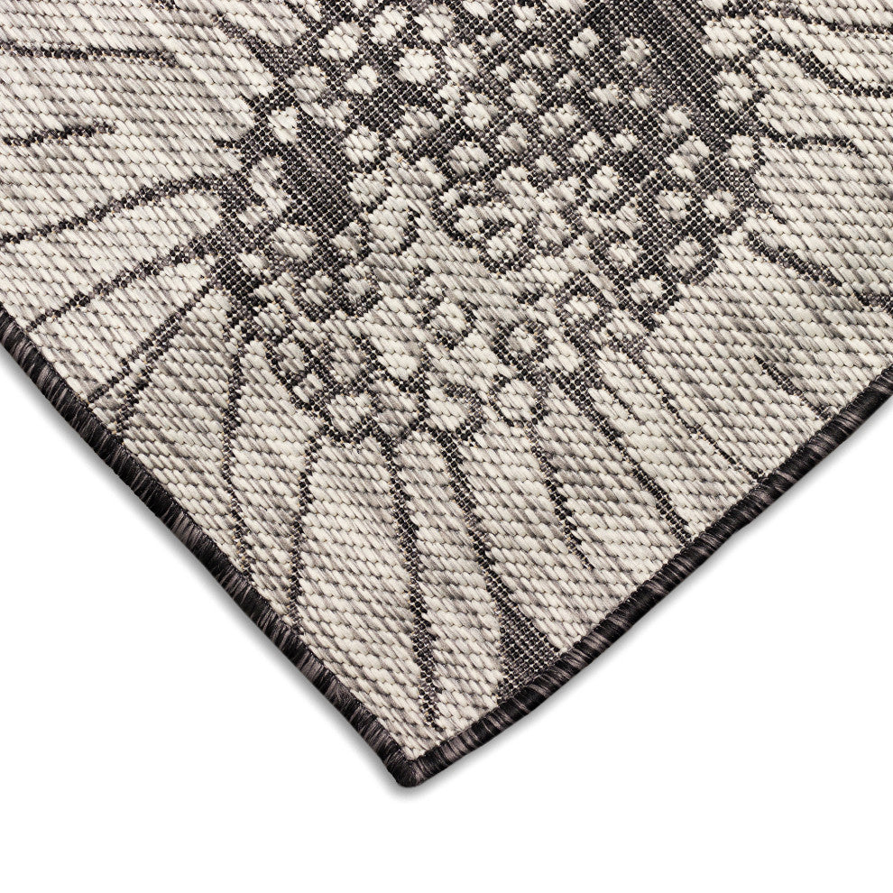 Carmel Sunflower Field Indoor/Outdoor Rug, Black, 6'6"x9'3"