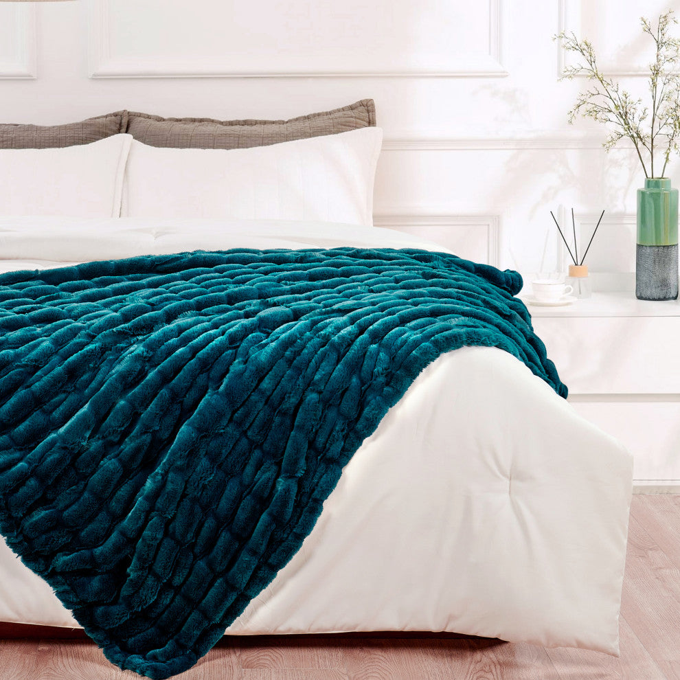 Stretchy Solid Color Faux Fur Throw