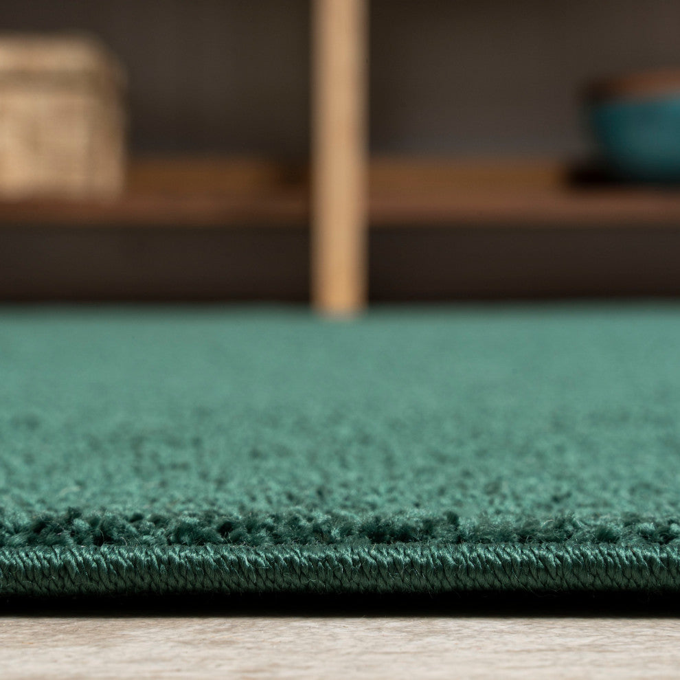 Haze Solid Low-Pile Runner Rug, Emerald, 3 X 5 Oval