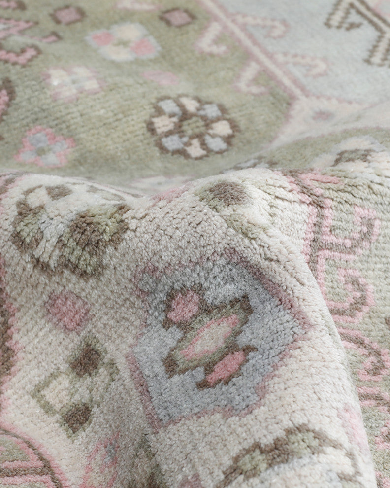 Utica, Handmade Area Rug 8' 0" x 10' 0"