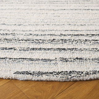 Safavieh Couture Ebony Collection EBN135 Rug, Grey/Ivory, 6' Round