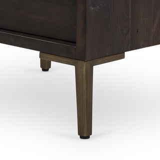 Close-up of leg/base on white background (alternate_white_close).