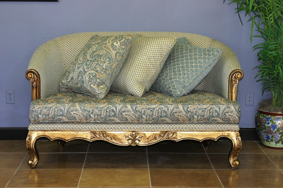 Honia Loveseat