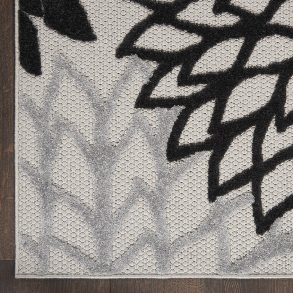 7 x 10 Black Gray White Indoor Outdoor Area Rug