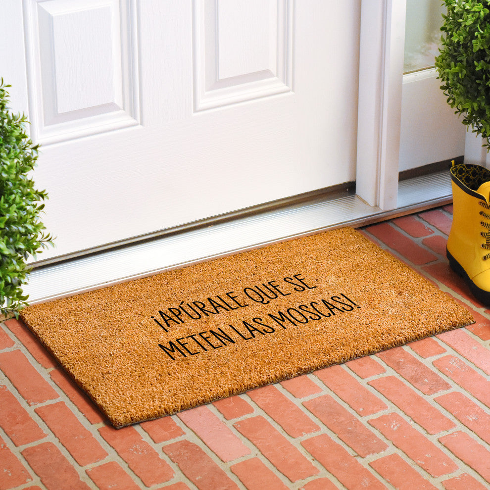 Calloway Mills Apurale Que Se Meten Las Moscas Spanish Doormat, 24"x36"