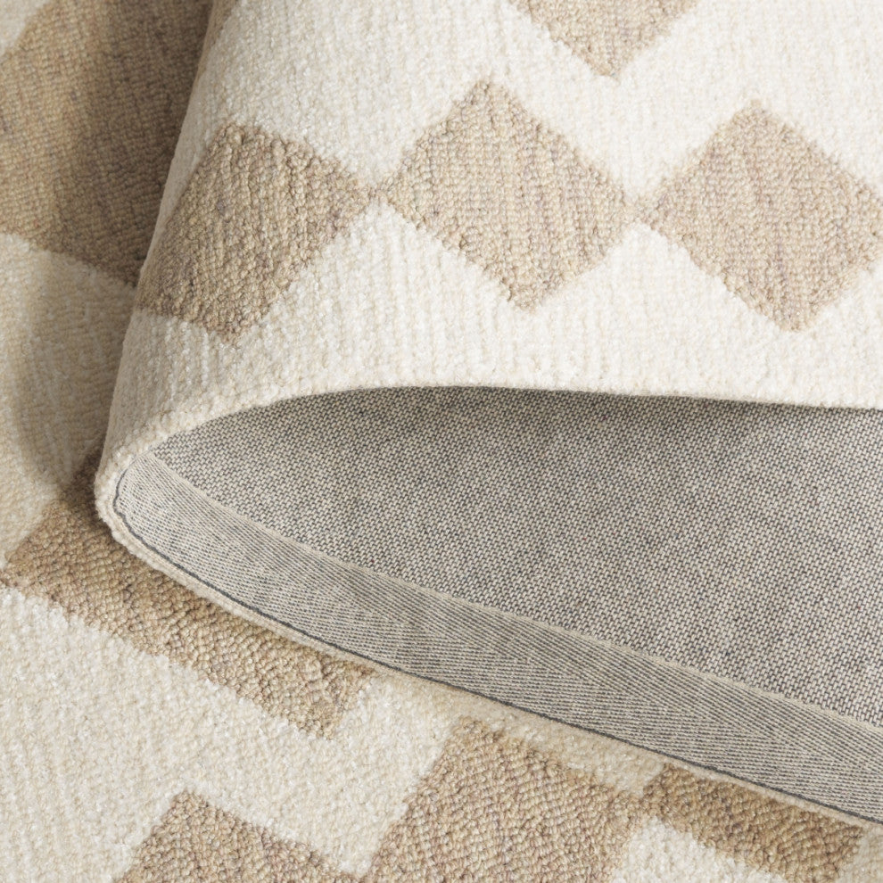 Safavieh Couture Ebony Collection EBN137 Rug, Beige/Ivory, 6'x9'