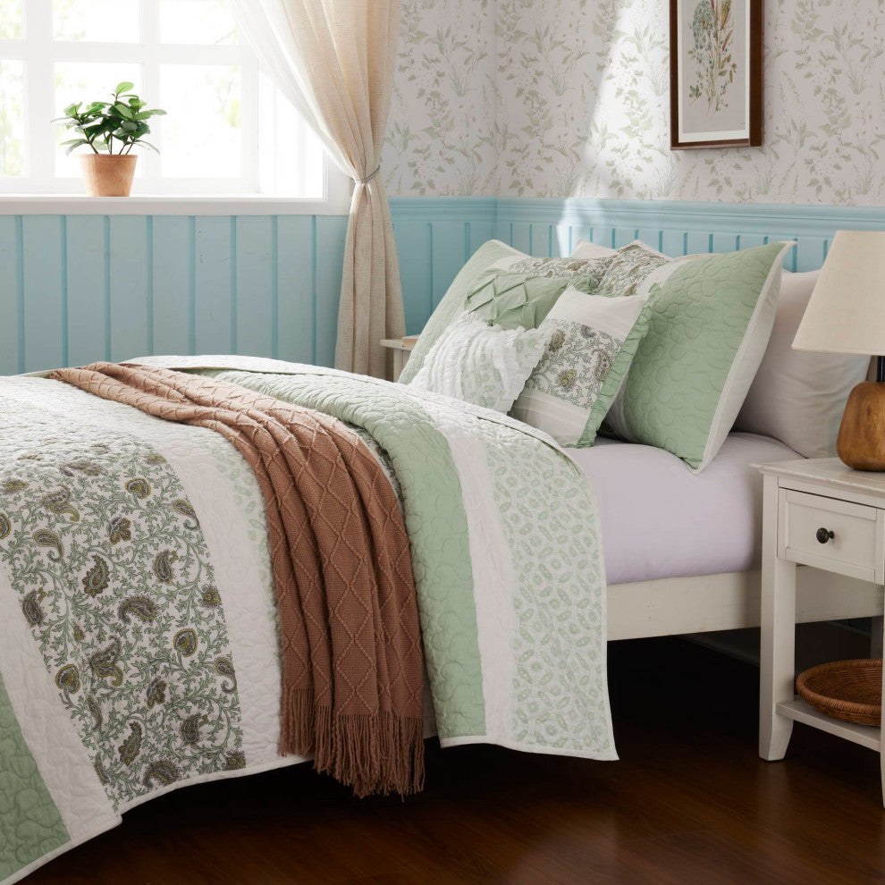 Madison Park Dawn 6 Piece Cotton Percale Quilt Set with Throw Pillows, Sage Green, Full/Queen