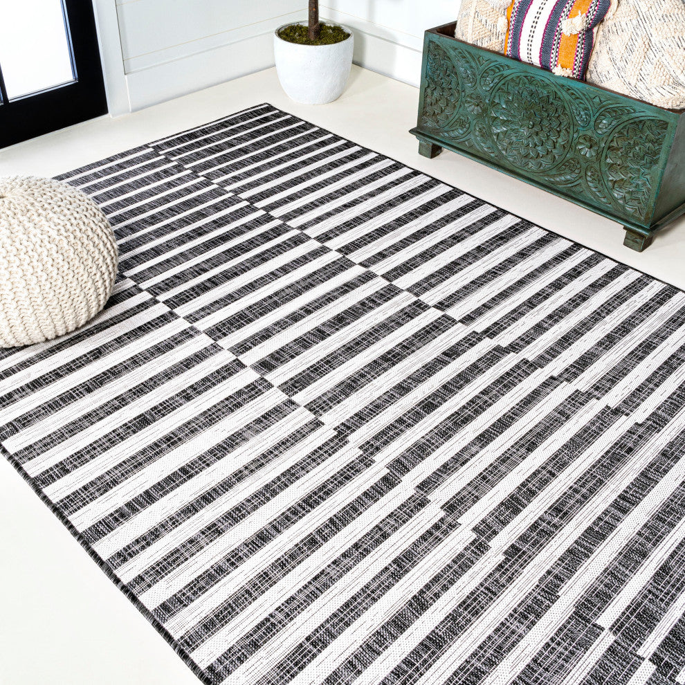 Sukie Modern Offset Stripe Indoor/Outdoor Area Rug, Black and Ivory, 4x6