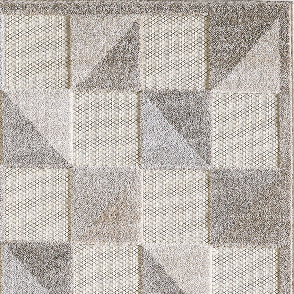 2"x4" Gray Triangle Indoor Outdoor Area Rug
