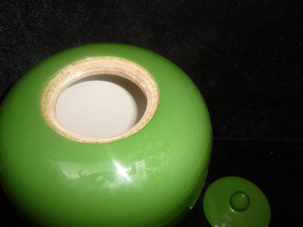 Simple Plain Green Glaze Porcelain Vase Jar