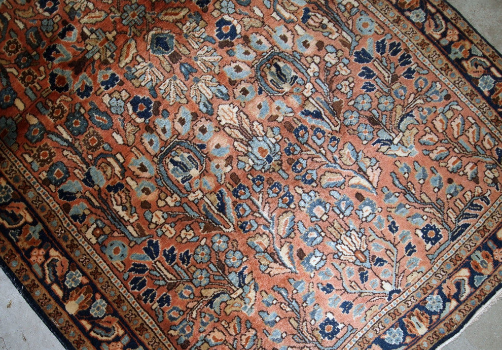 Handmade antique Persian Sarouk rug 3.4' x 5.4' (103cm x 164cm) 1920s