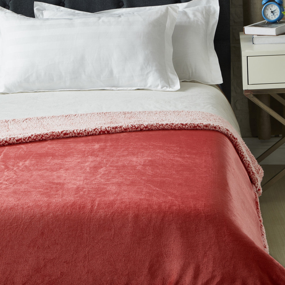 Amarey Flannel Reversible Sherpa Throw, Fuchsia