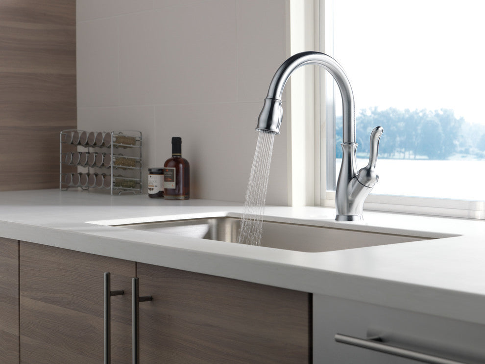 Delta Leland Single Handle Pull-Down Kitchen Faucet, Arctic Stainless