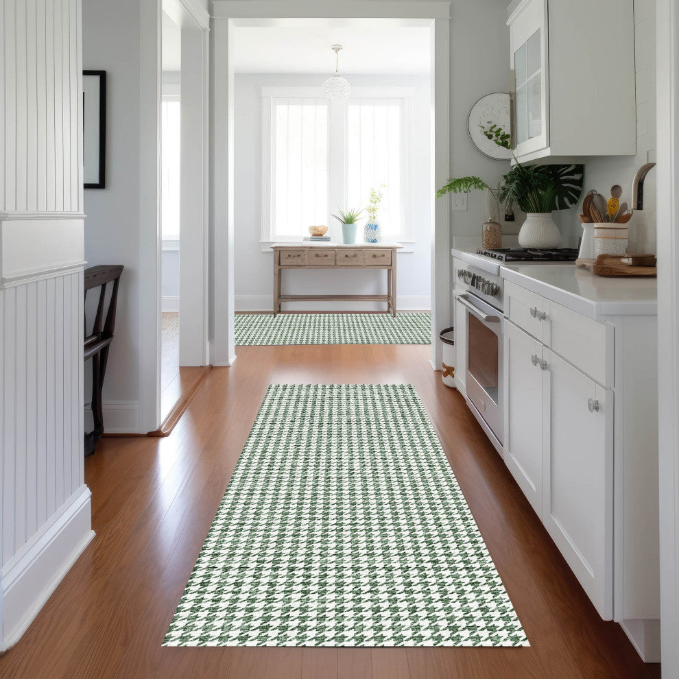 Indoor/Outdoor Hinton HN1 Green Machine Washable 2'3" x 12' Rug
