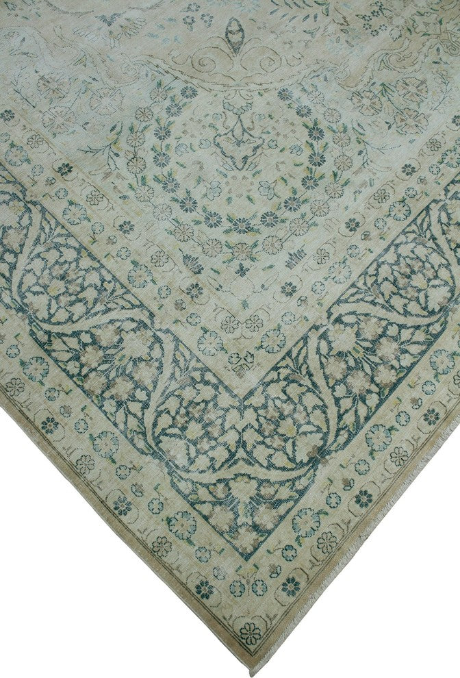 Fine Vintage Sincere Ivory Rug