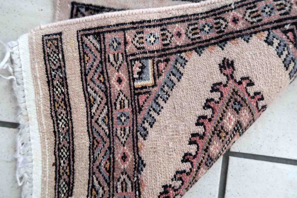 Handmade Vintage Uzbek Bukhara Mat 1.2'x1.3', 39cmx42cm, 1970s