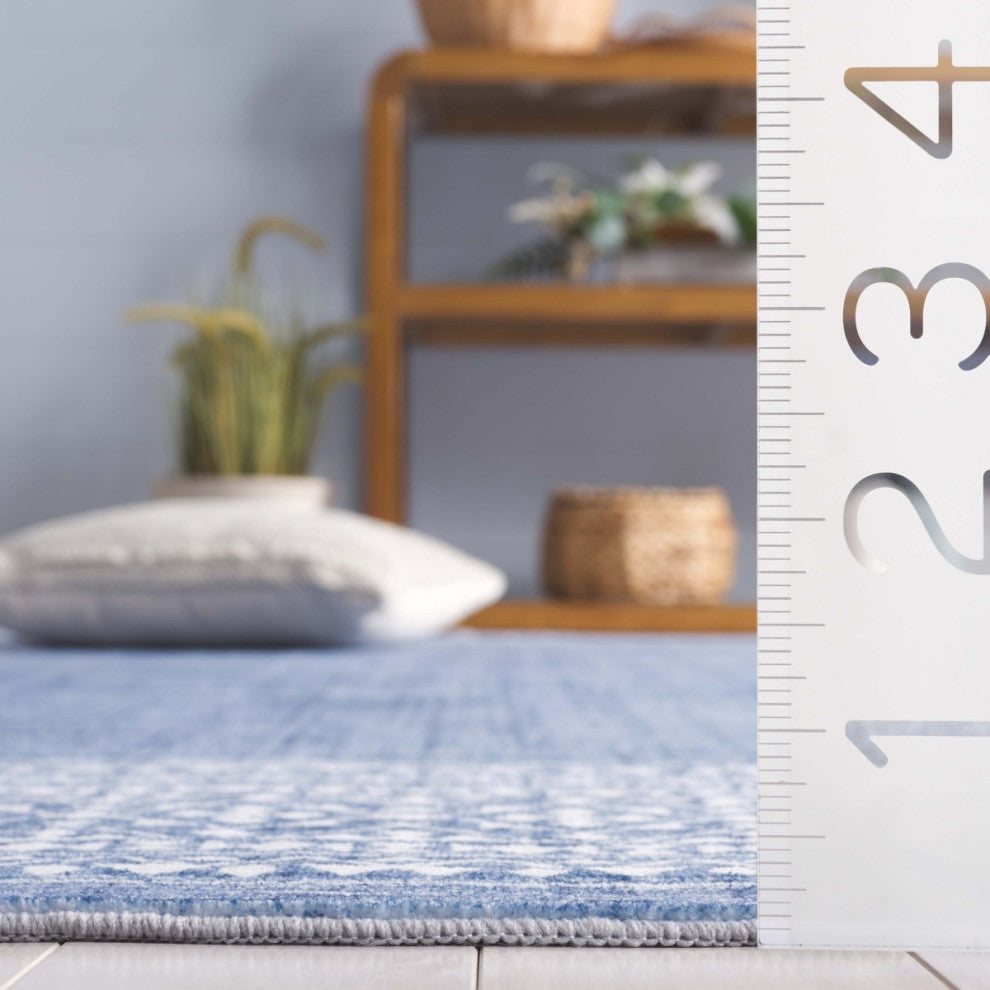 Safavieh Arizona Machine-Washable Collection ARZ303 Rug, Blue/Ivory, 6' Round