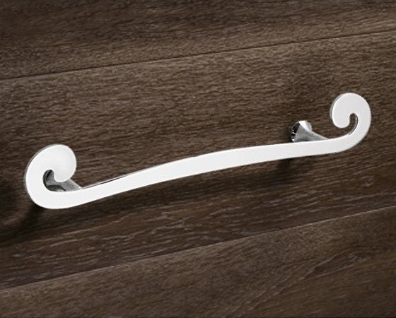 16" Round Chrome Towel Holder
