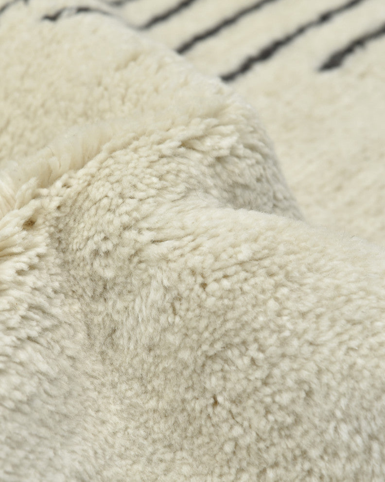Bernie, Handmade Area Rug 5' 0" x 8' 0"
