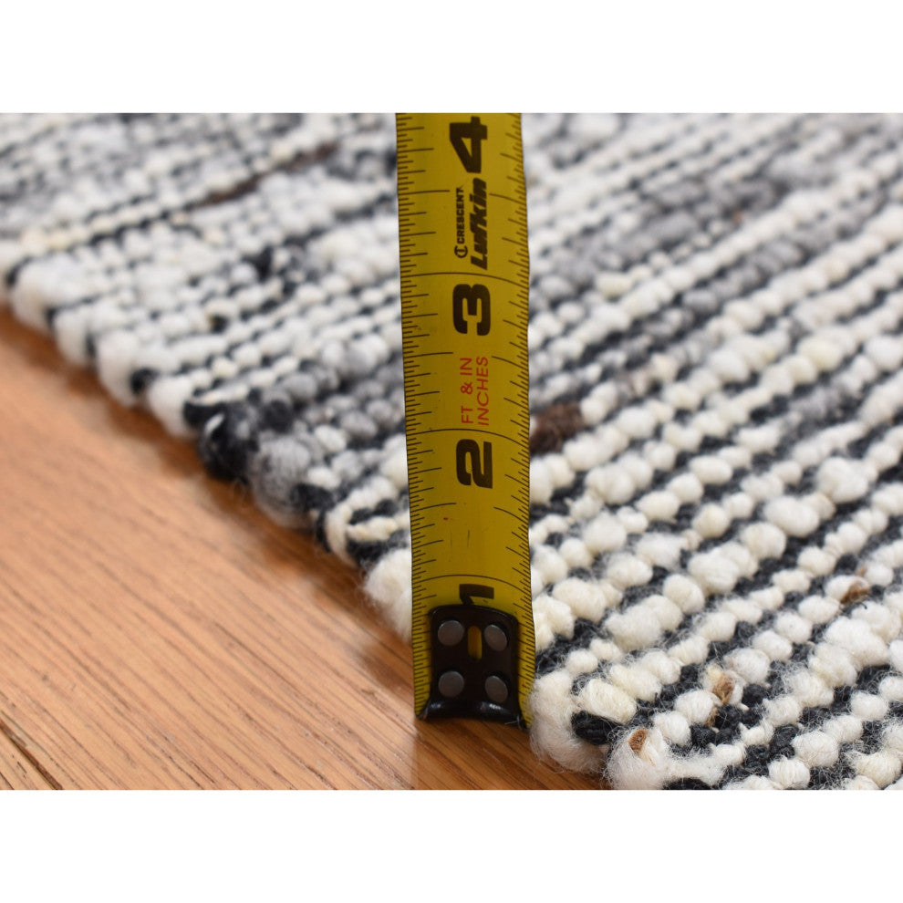 Ivory, 100% Wool, Looped and Uncut Pile, Hand Loomed Square Rug, 2'x2'